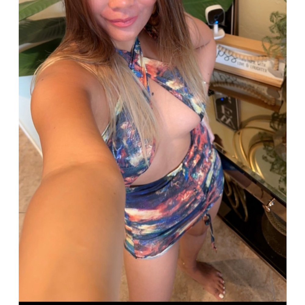 Cute sexy dress that shows cleavage